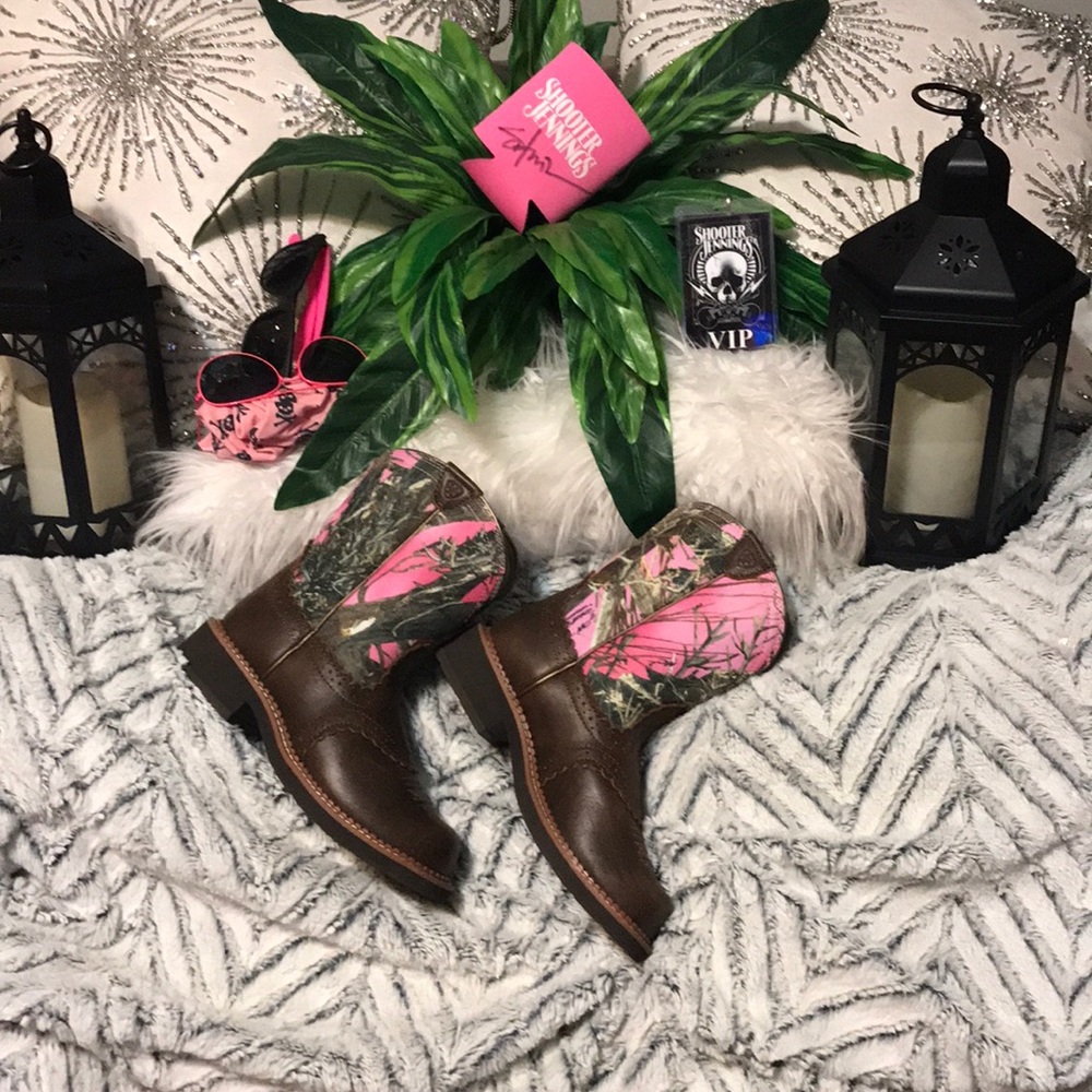 NWOT ARIAT BOOTS 6 1/2(B) PINK FATBABY HERITAGE